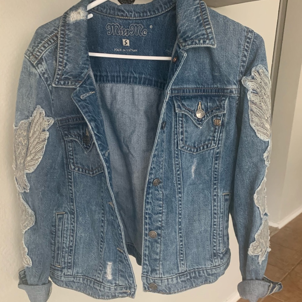Light wash Miss Me Jean Jacket SZ: Small